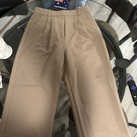 Closet clean aritzia, lululemon, old navy - Picture 8 of 10